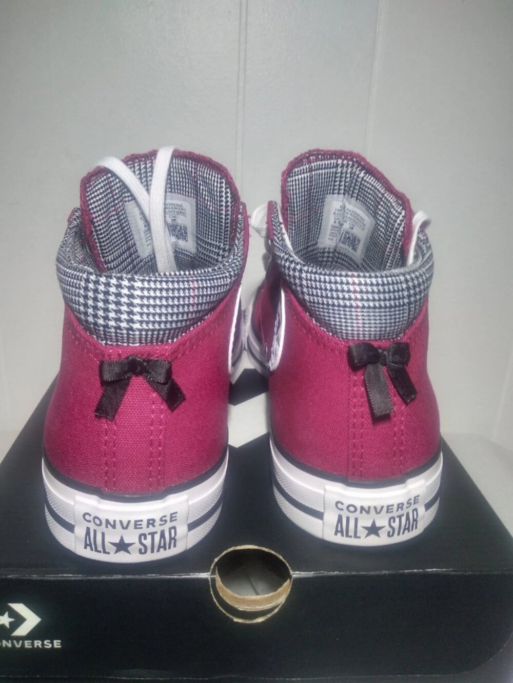 Converse Womens 9.5 CTAS Madison MID A15518F Sporty Berry Plaid Sneakers NEW - Picture 2 of 10